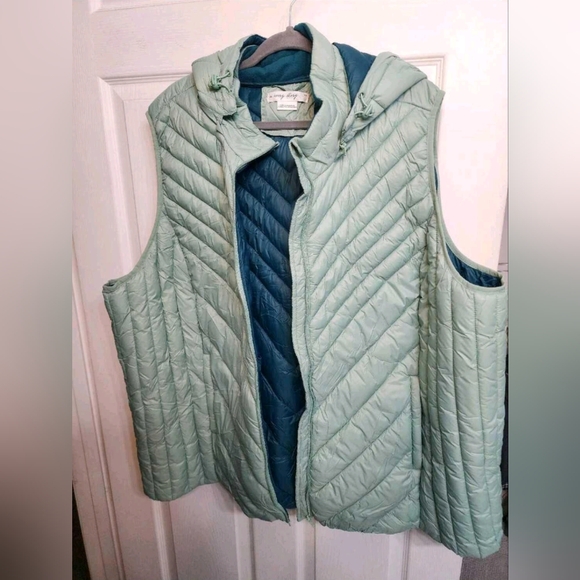 Pennington's Packable Puffer Vest - Picture 1 of 2